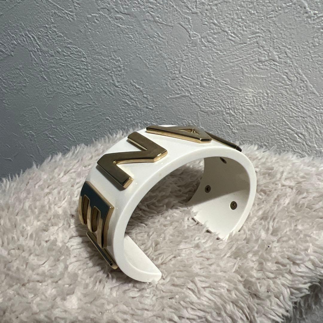 シャネル　CHANEL バングル　ホワイト　ゴールド　ブレスレット