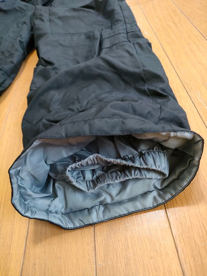 スキーウェア　子供4点セット　上着　パンツ　グローブ　ニット帽