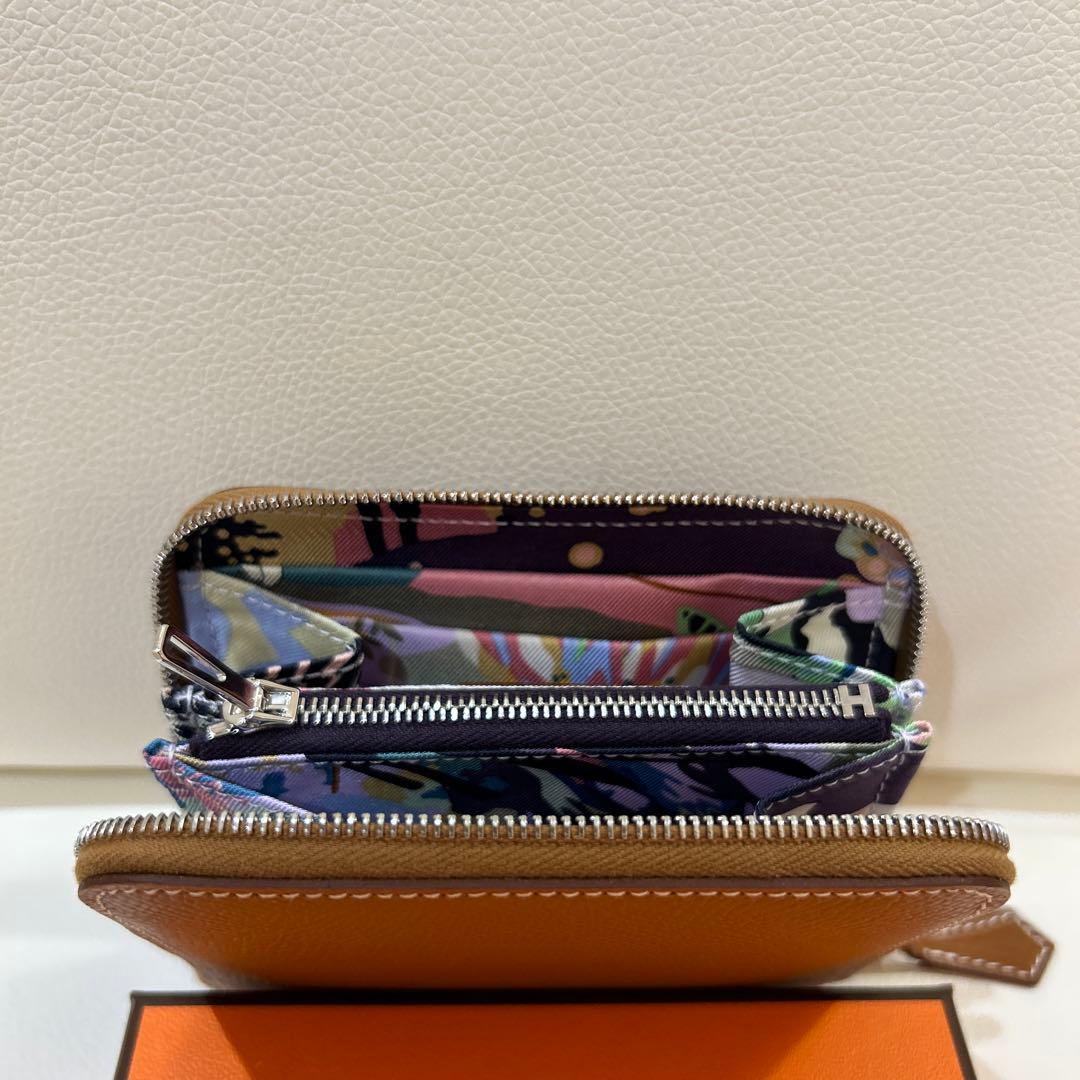 エルメス　財布　シルクインコンパクト　ゴールド