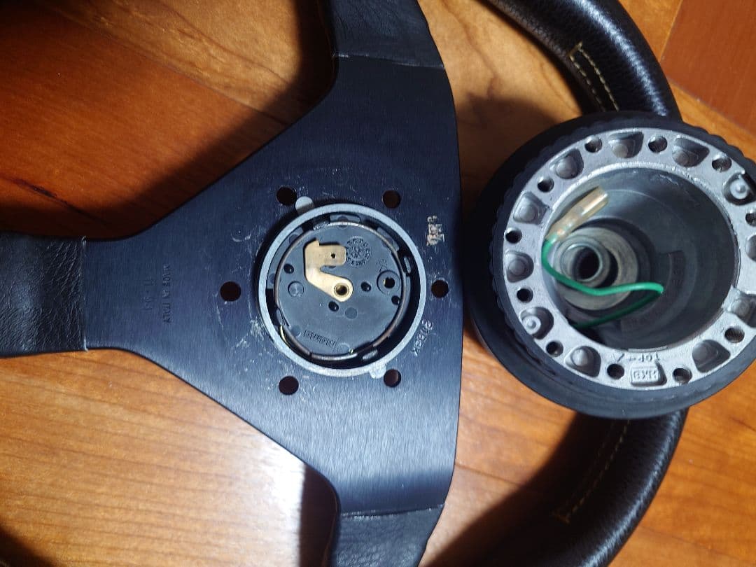 momo ステアリング・ハンドル　ボスセット