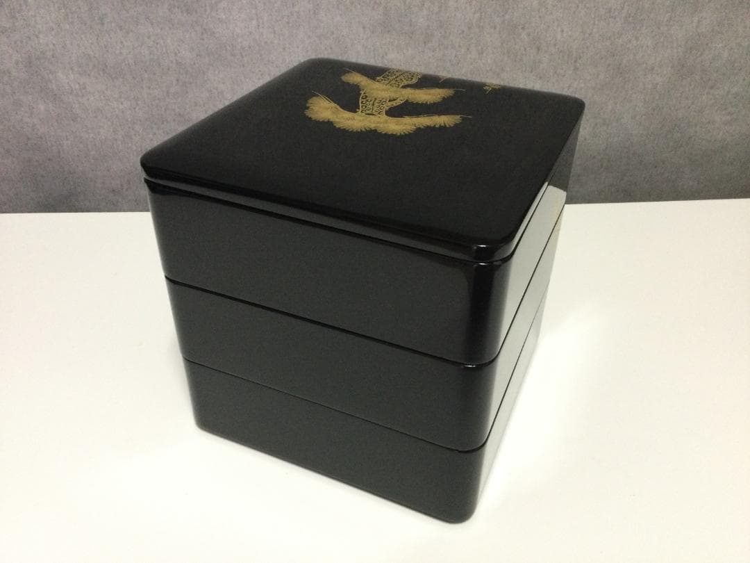 最終値下げです。【未使用 美品】 輪島塗 三段重 黒呂色 沈金 松 梅