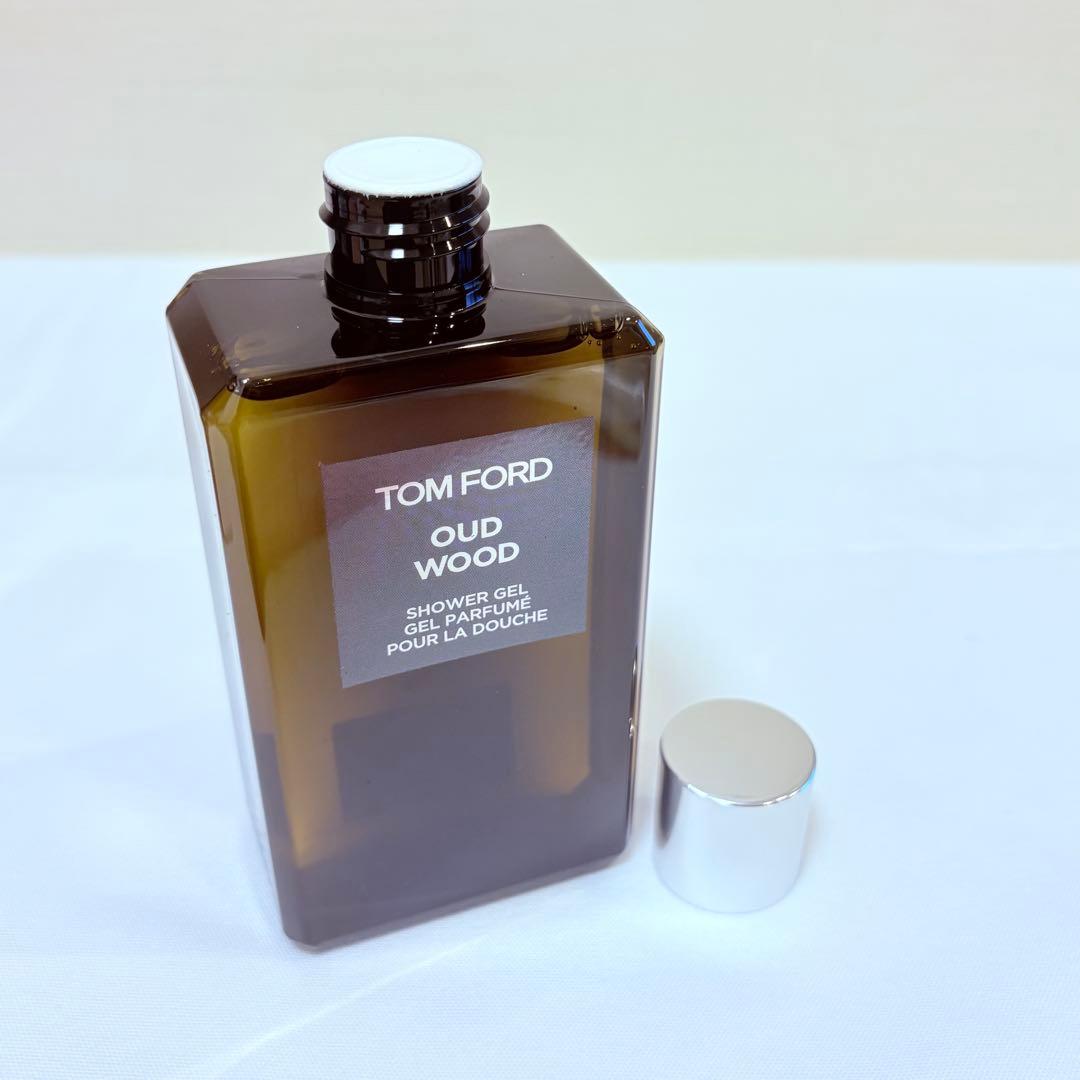 新品未使用　トムフォード　ウードウッド　シャワージェル　ボディソープ　250ml