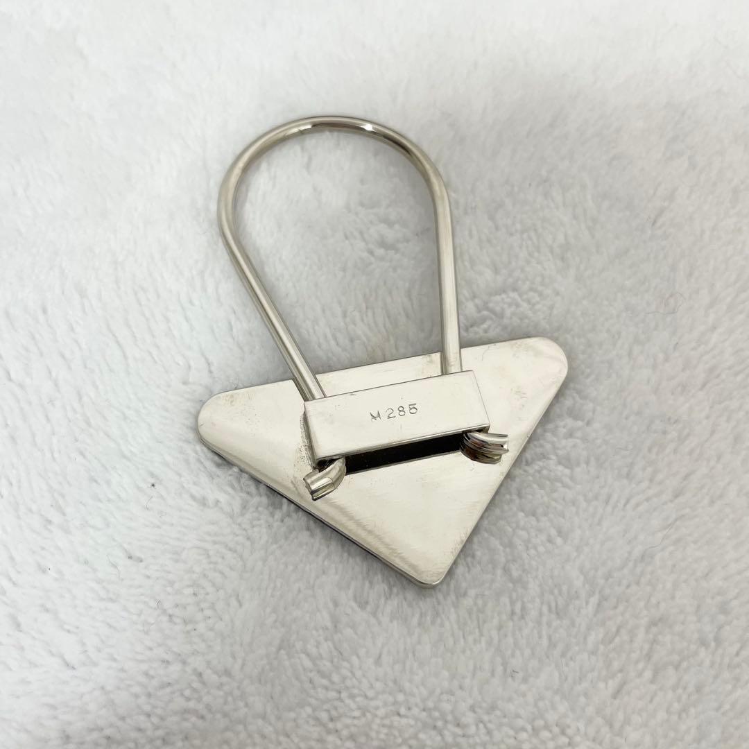 PRADA プラダ　キーリング　三角プレート　ブラック　シルバー　ロゴ