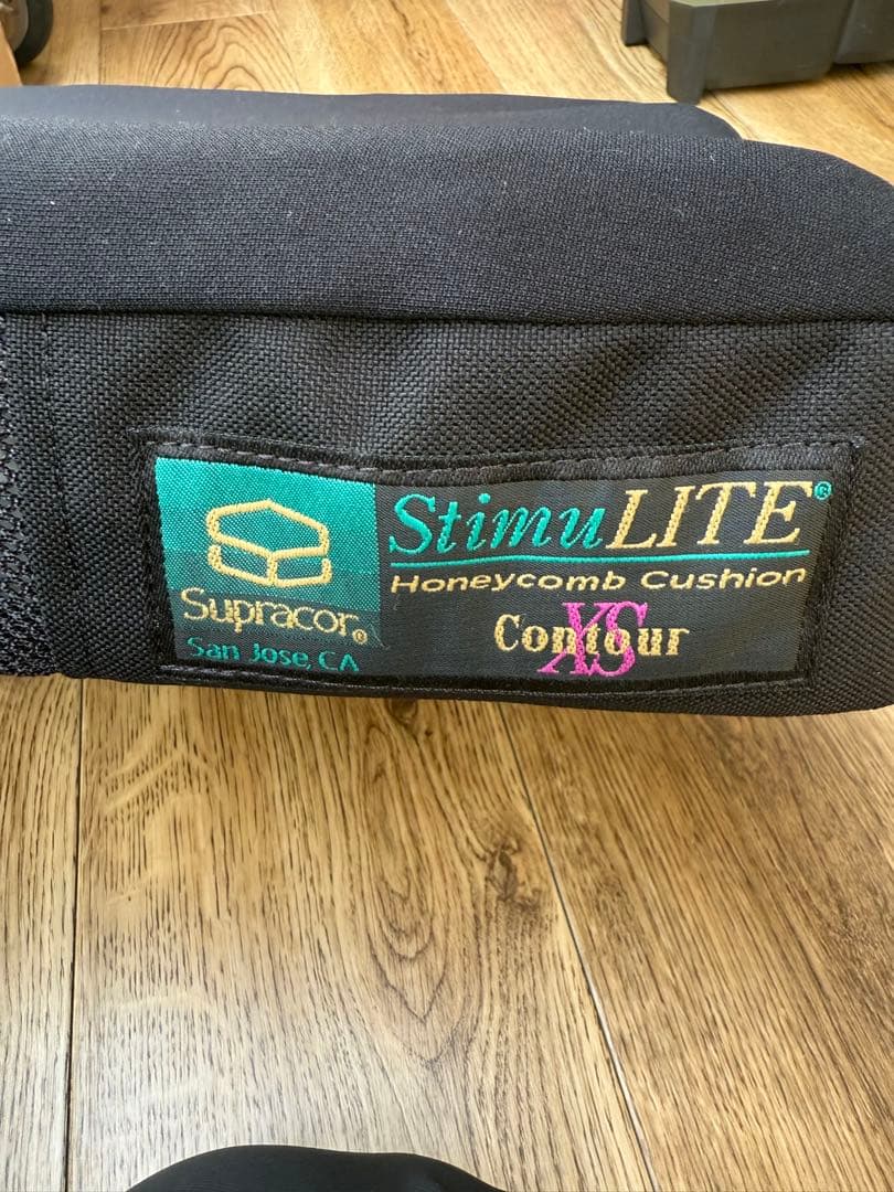 コントゥアＸＳ　38×38 黒 車椅子用クッション 収納バッグ付き