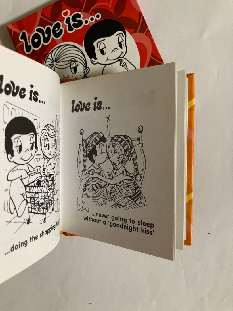 【レア本】Love Is … 英語 洋書 Kim Casali