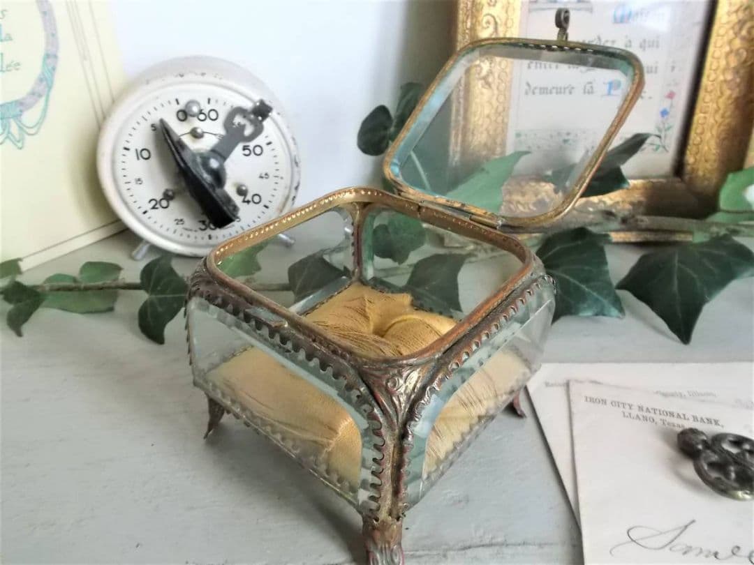 フランスアンティーク　ガラスのジュエリーボックス　宝石箱　ｍ