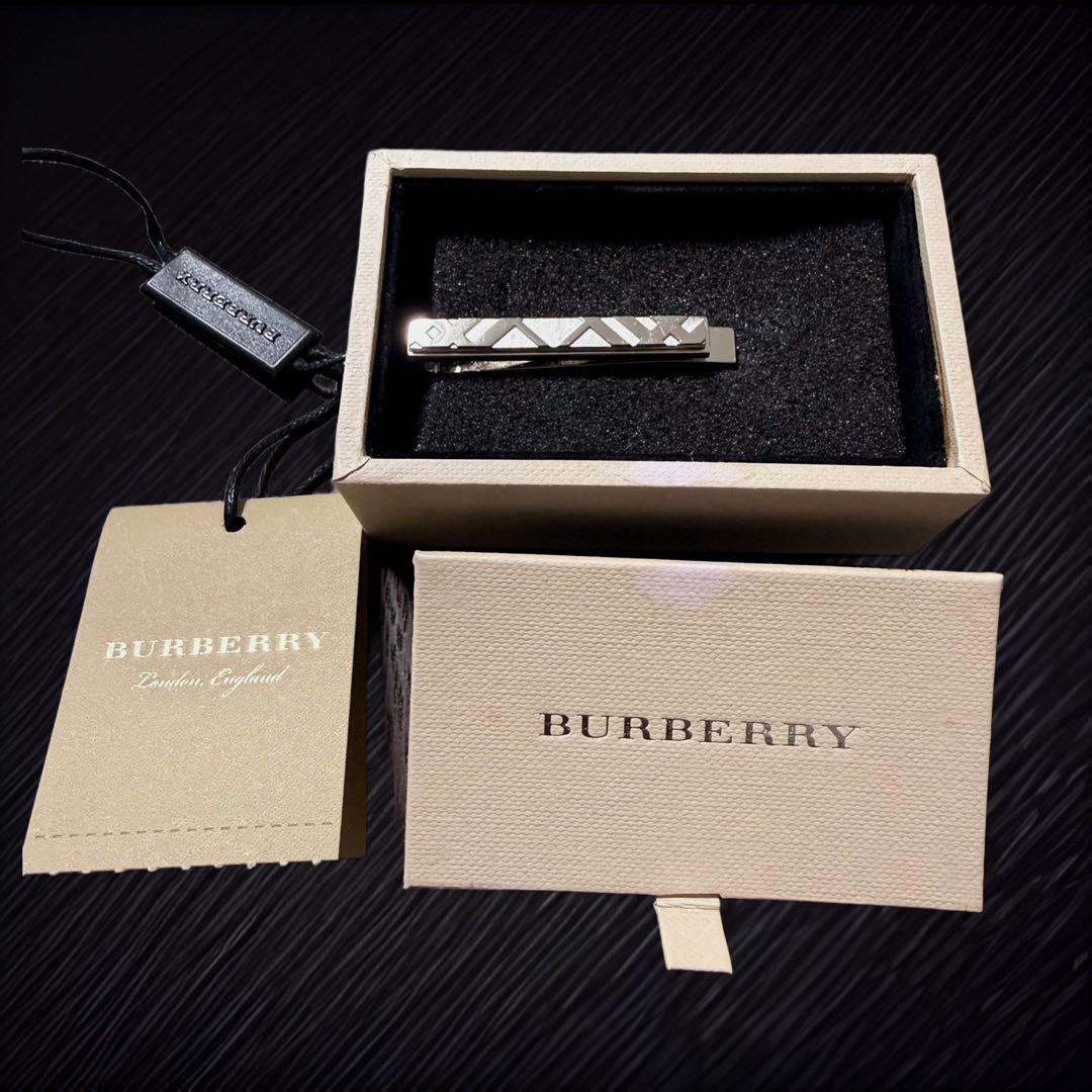 【美品】Burberry バーバリー　ネクタイピン　シルバー　箱付き