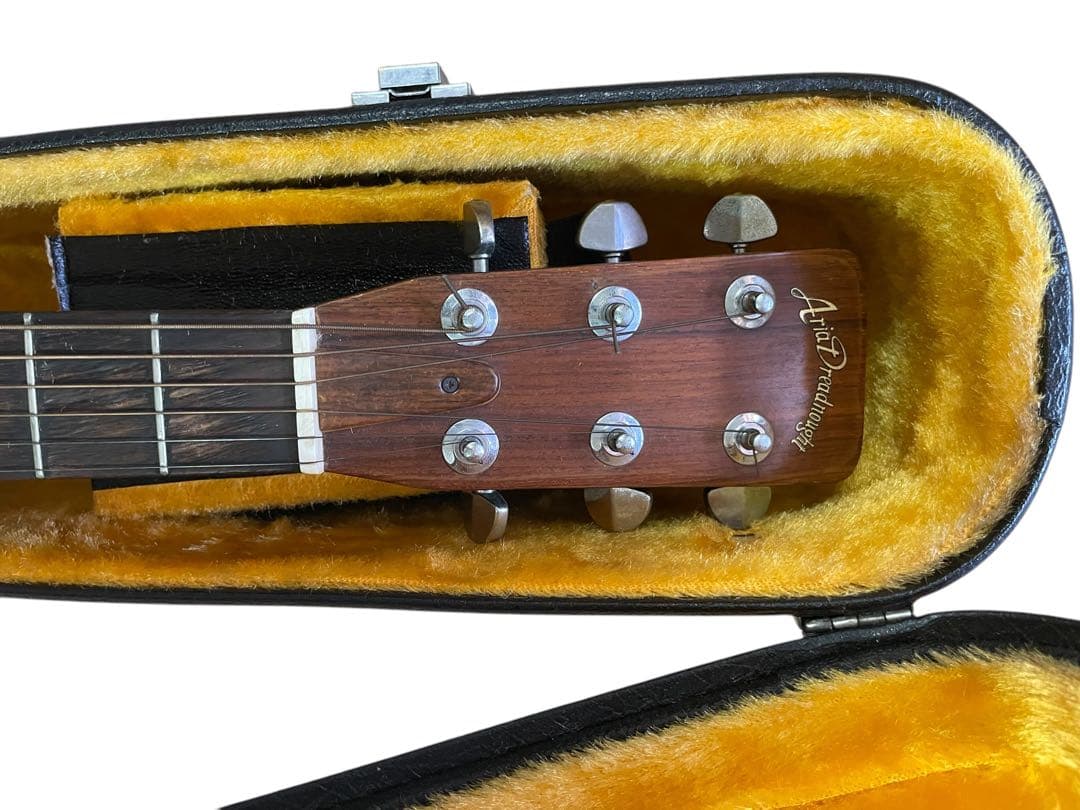 ② Aria Dreadnoughtアコースティックギター ハードケース付き