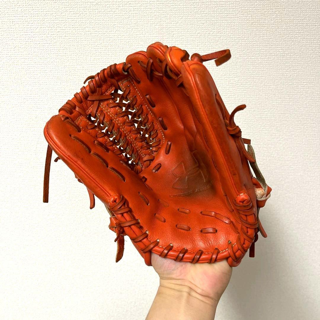 577 アンダーアーマー 型抜群 極美品 軟式 少年 内野手用グローブ