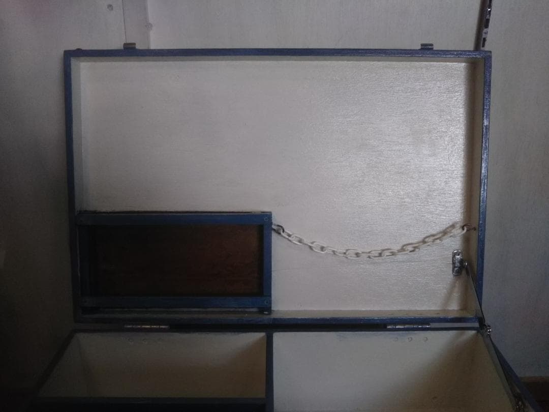 トランク形収納インテリア　小物収納　木製　アンティーク風　シャビー　ダメージ加工