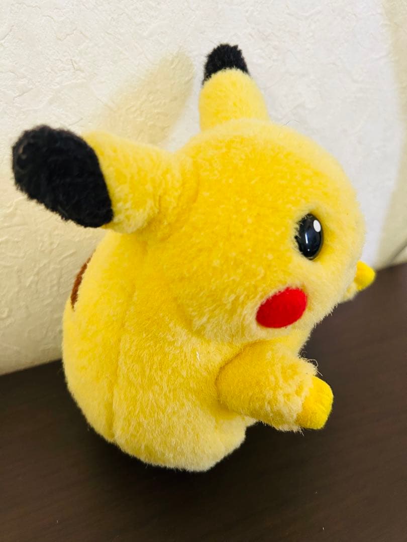 初期ピカチュウ　TOMY ポケモンぬいぐるみ