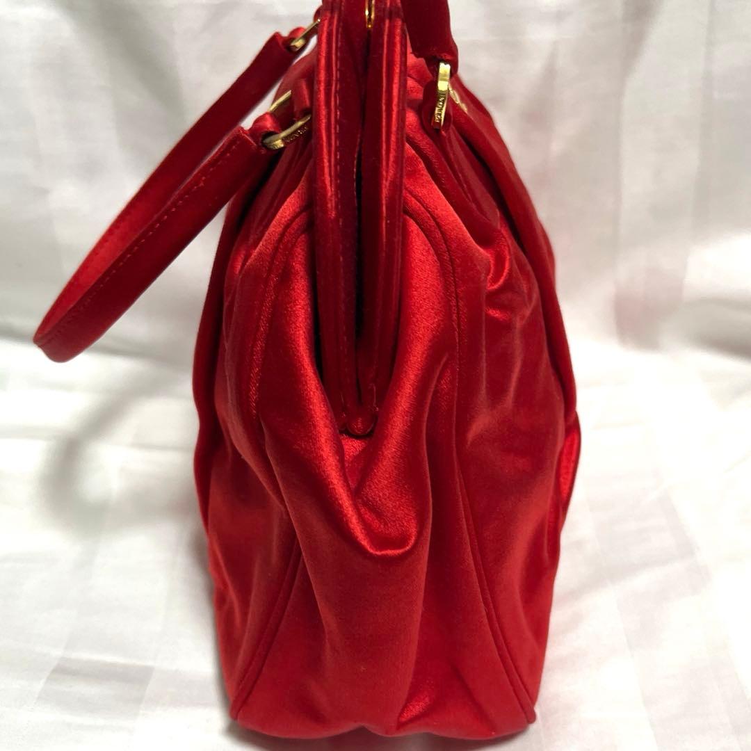 プラダ　ミニバッグ　レッドシルク