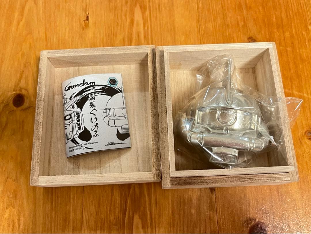 ガンダム 錫製ぐい呑み シャア専用ザク 木箱入り 限定品 Gundam