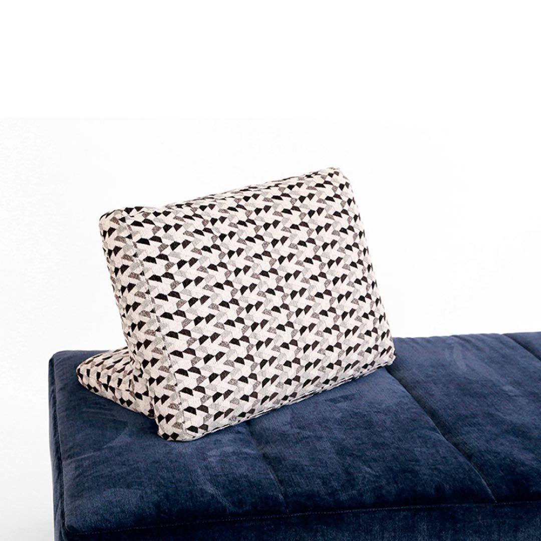 新品 LIVING HOUSE クッションレスト KARE