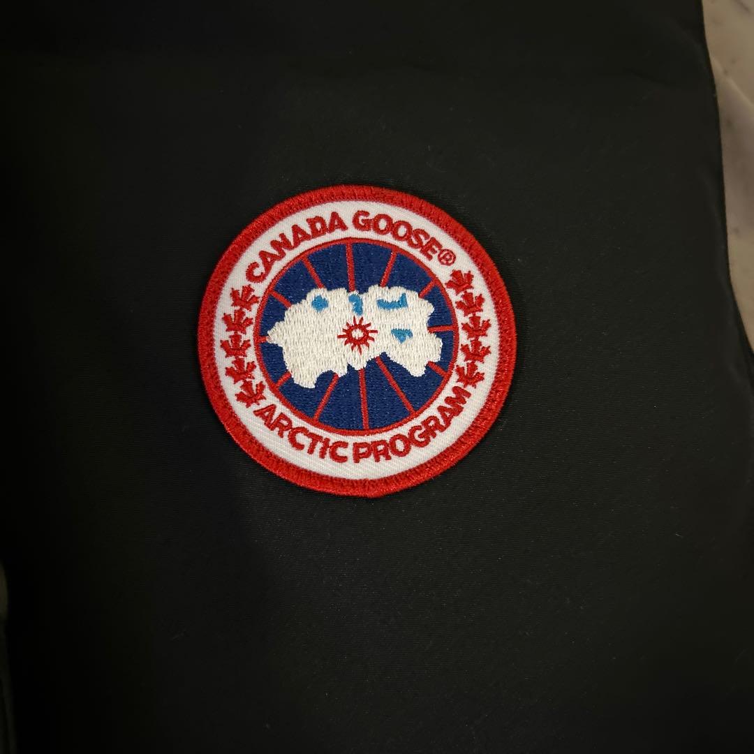 カナダグースダウンベスト