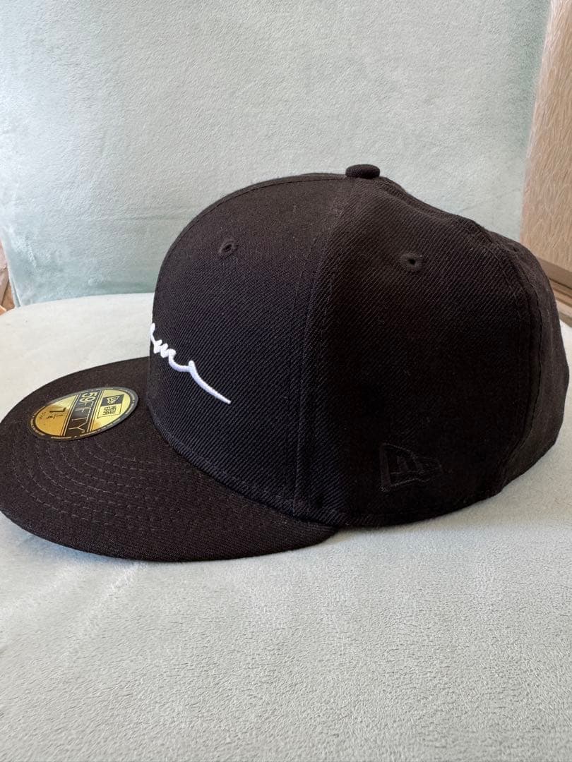 ニューエラ × Supreme クラシック スクリプトロゴ キャップ