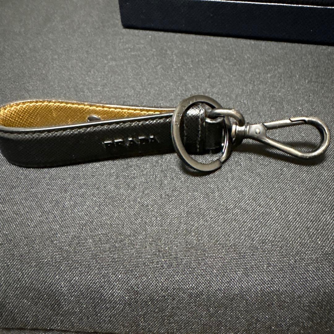 PRADA キーリング ブラック 箱付き