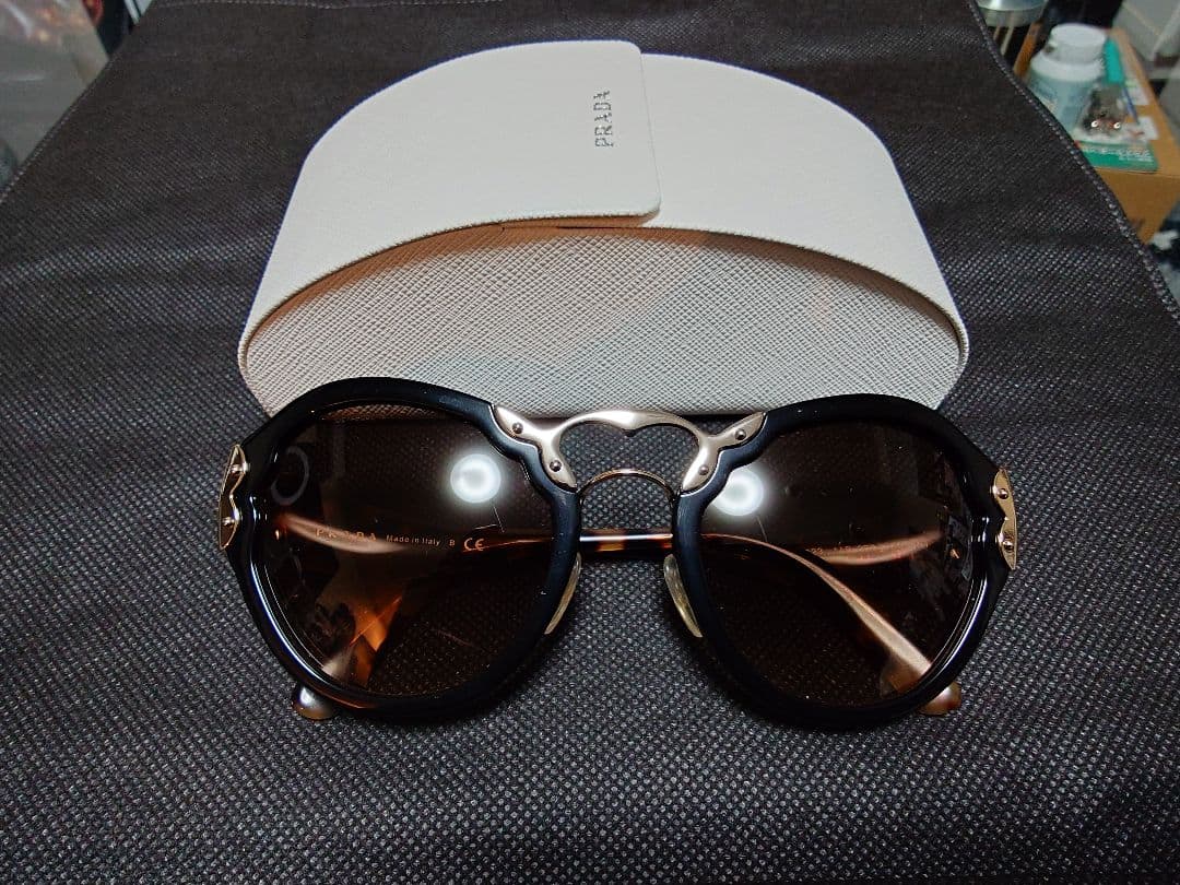 U*R様 hyde着 類似モデルPRADA ラウンド型サングラス ブラック/ブラ