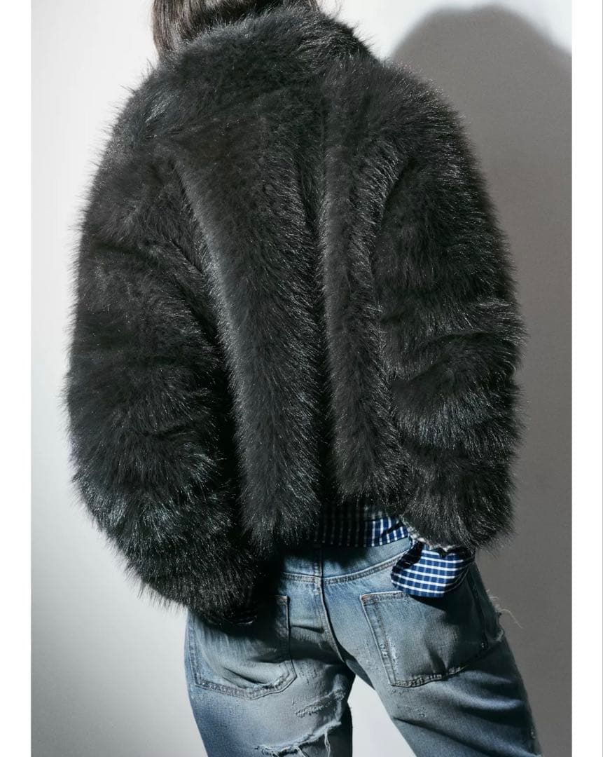 タグ付き新品★ZARAのショートフェイクファーコートトグルボタン付き★XSサイズ