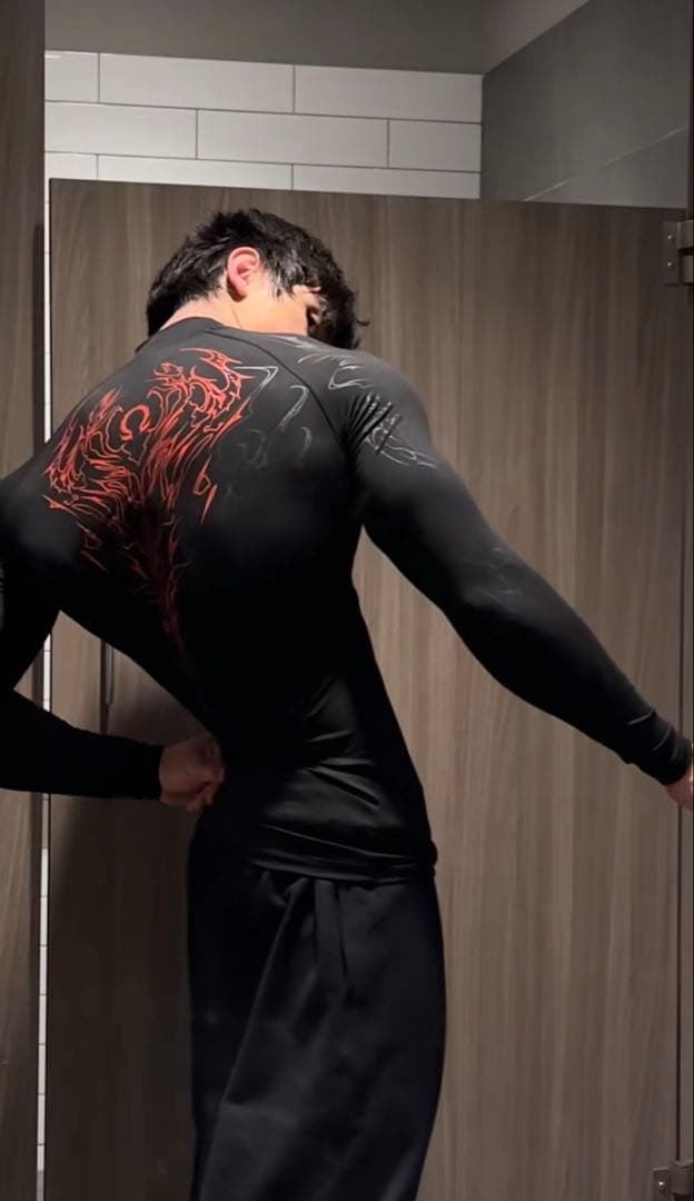 トップス breathedivinity