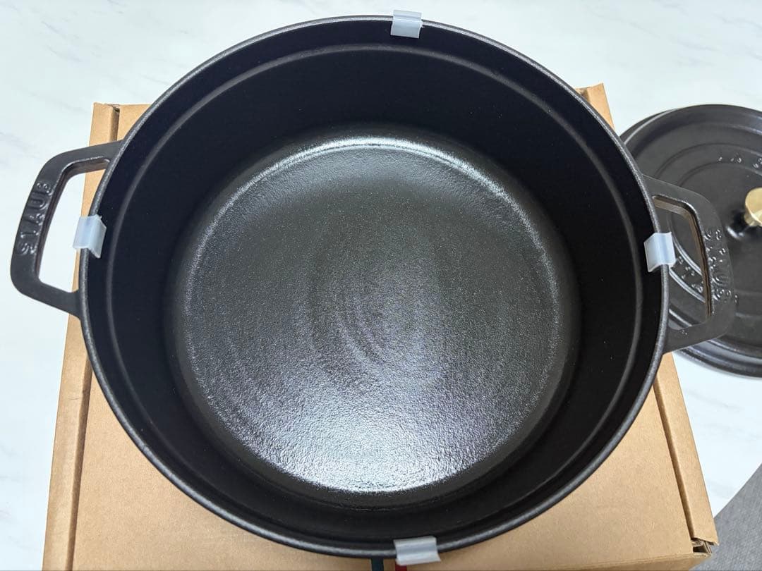【美品】Staub ストウブ ココット　26 ミトン付　 黒　両手鍋