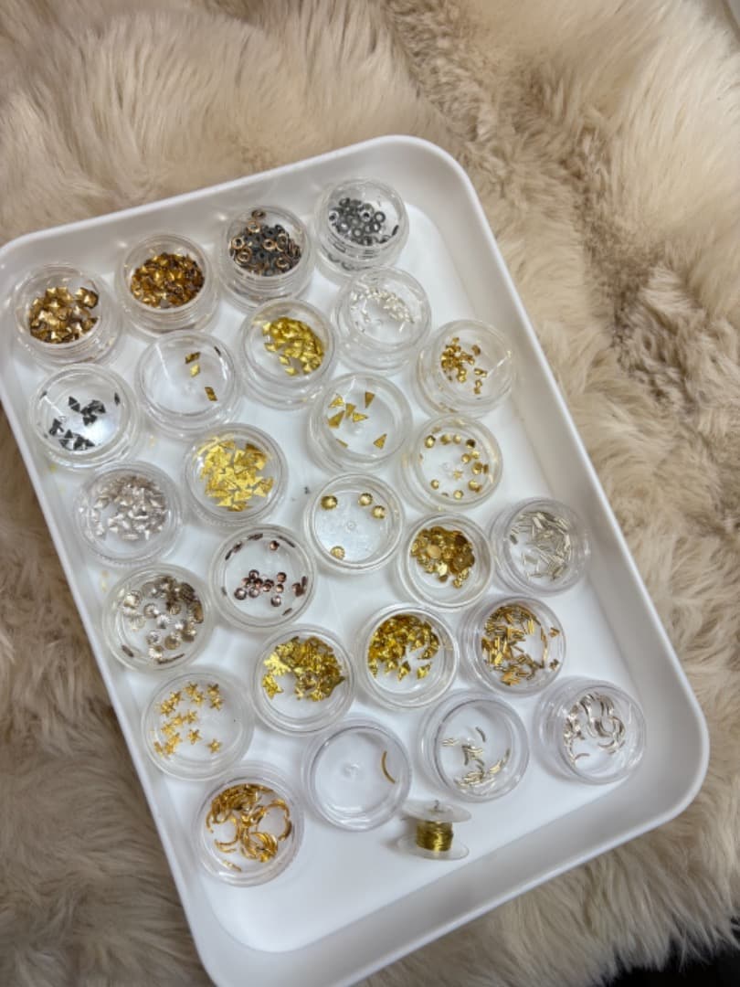 【219種のネイルパーツ】多色 透明ケース付き★