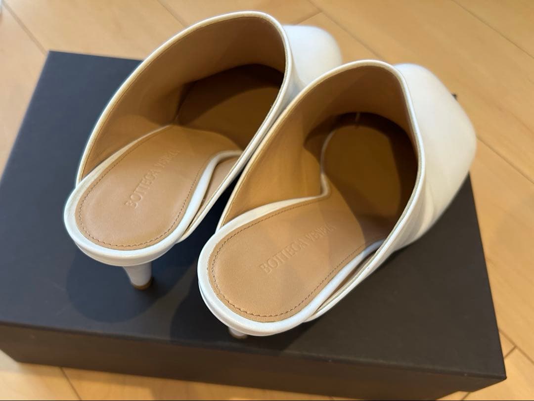 BOTTEGA VENETA ホワイトミュール