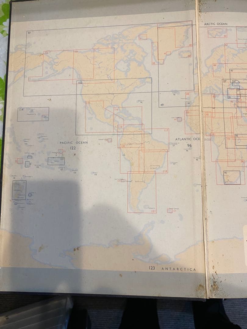 洋書世界地図ATLAS OF THE WORLD大判　貴重　地図マニア