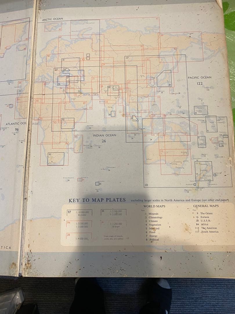 洋書世界地図ATLAS OF THE WORLD大判　貴重　地図マニア