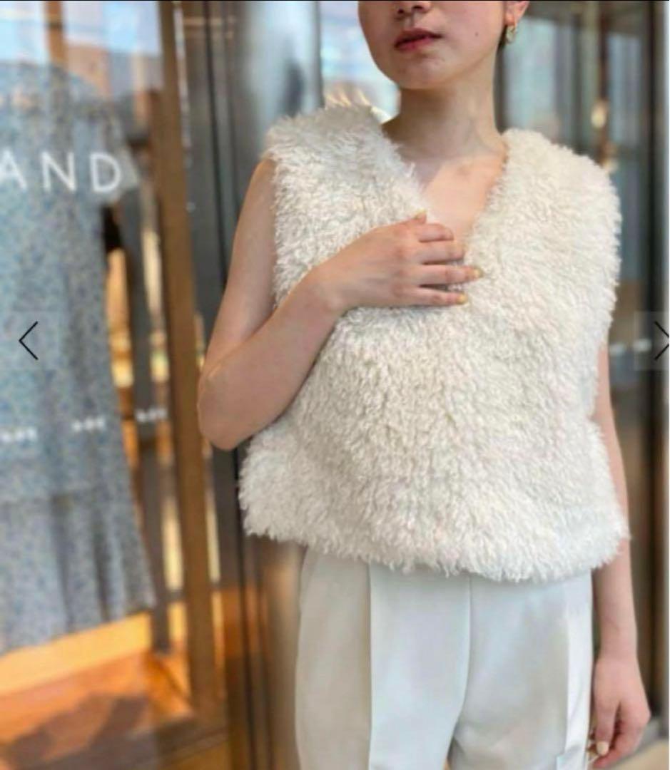 Balsey ホワイトファーベスト Vネック