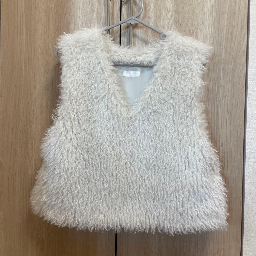 Balsey ホワイトファーベスト Vネック