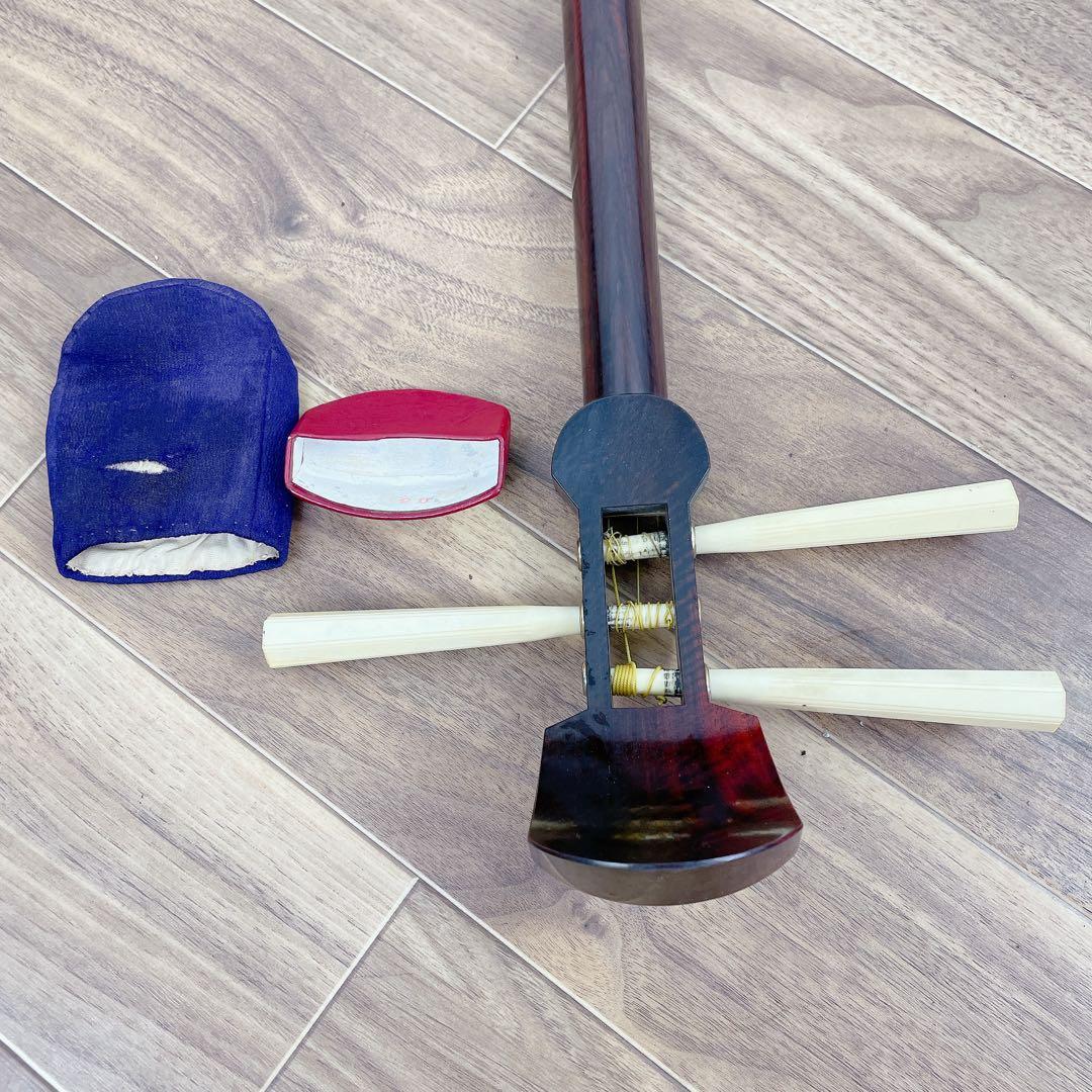 三味線 細棹 金細 K18 二本溝 虎トチ紅木 子持ち綾杉胴 天然素材糸巻き