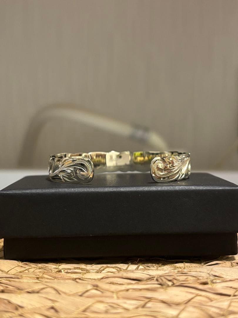 BOOOハワイアンジュエリー　シルバー925 10mm幅　手彫りバングル