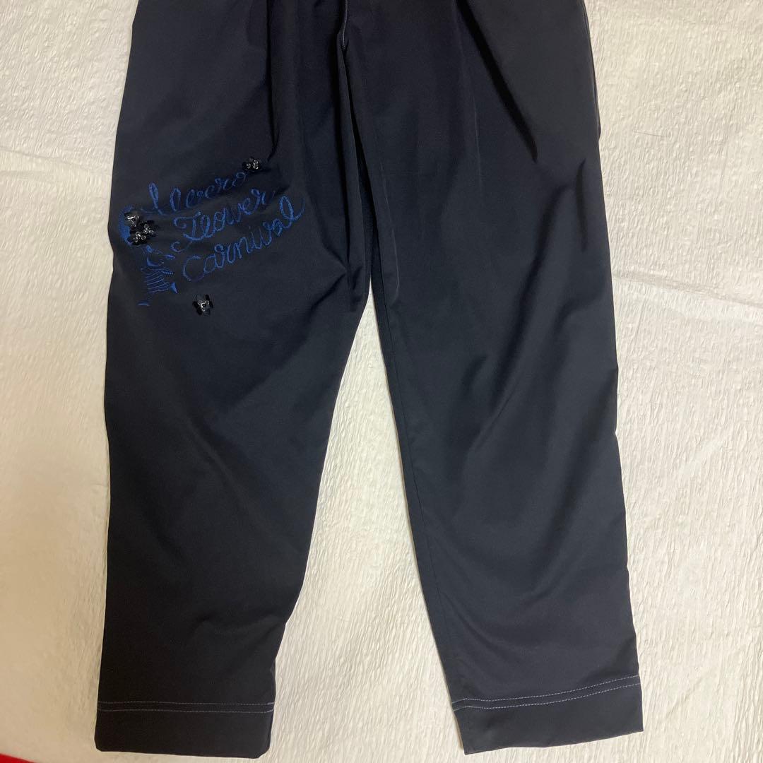 アルベロベロ⭐️ブタさん刺繍でお花とビーズ装飾のパンツです