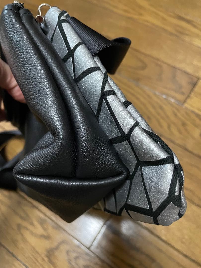 chi.wata ボディバッグ　黒&シルバー