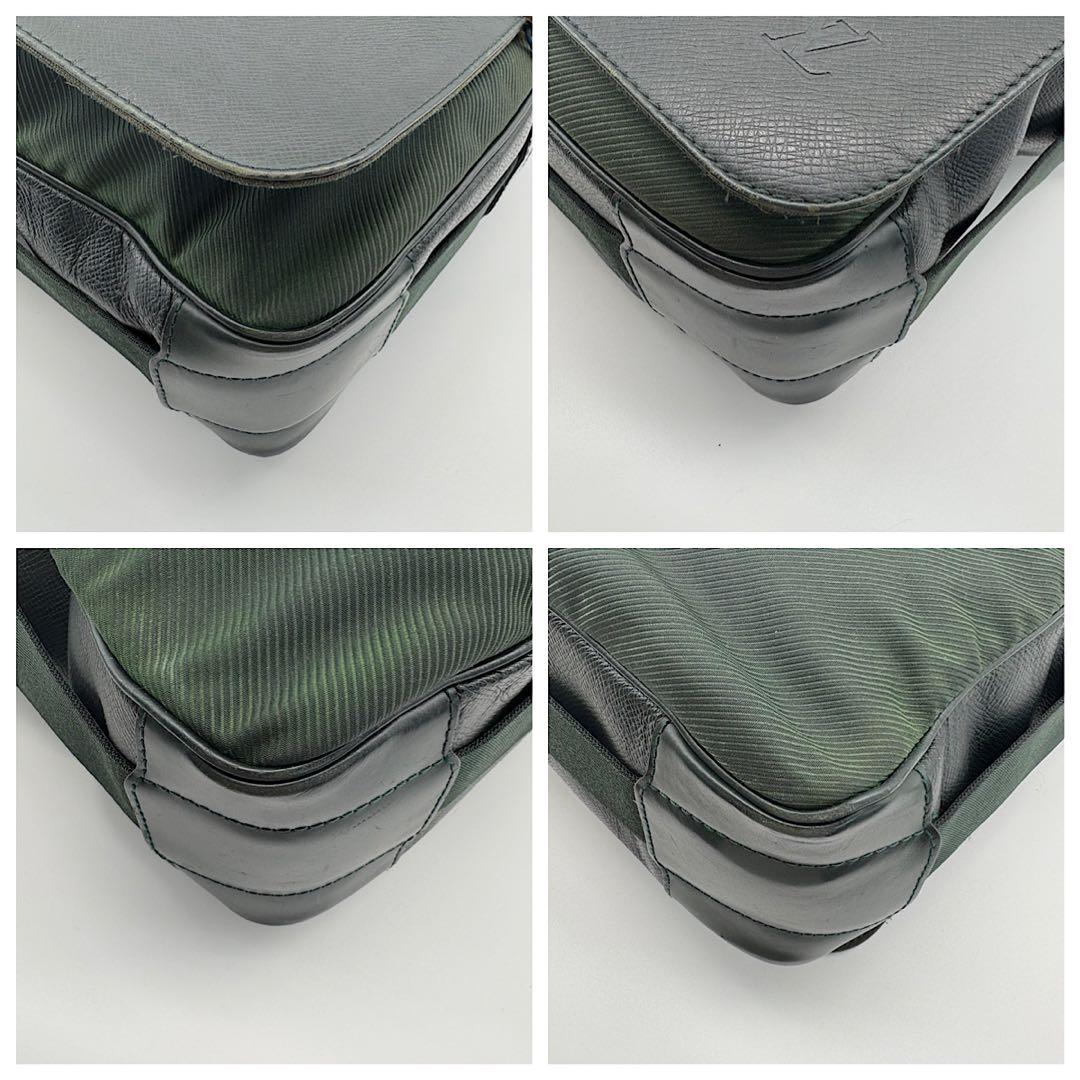 VUITTON ヴィクトール　メッセンジャーバック　ダークグリーン　斜め掛け