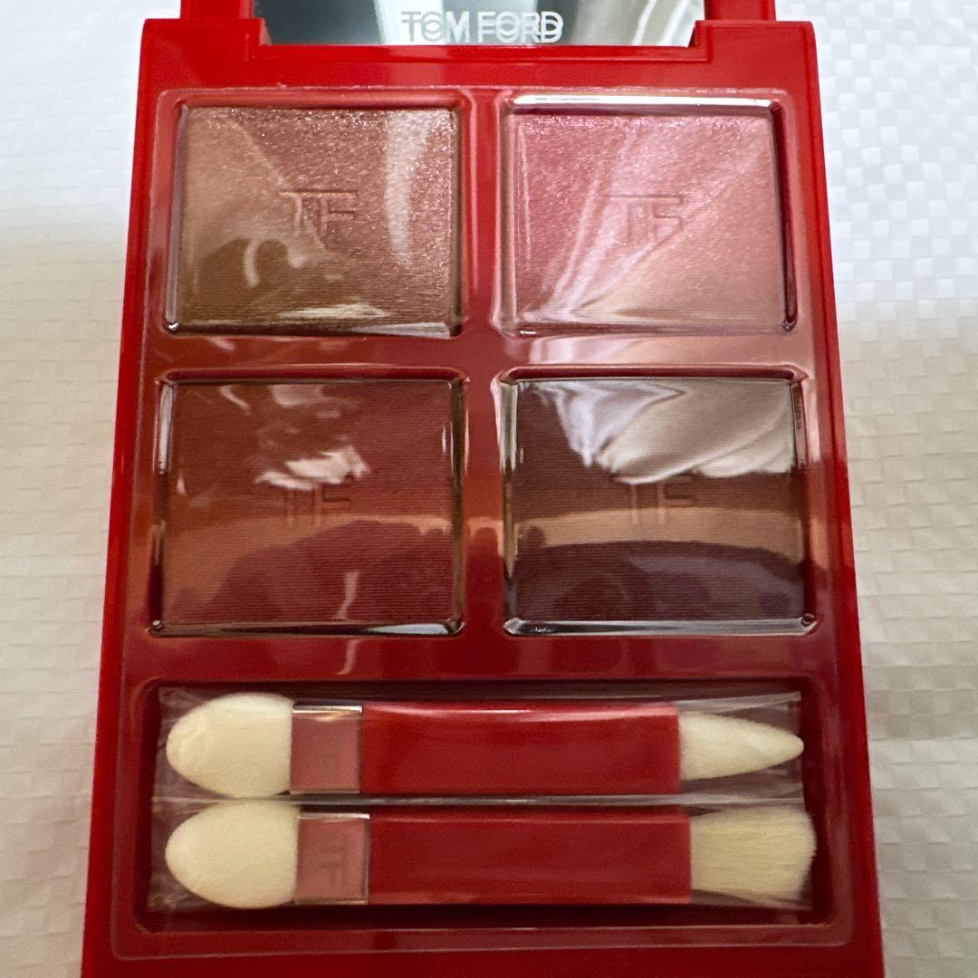 トムフォード アイカラー クォード エレクトリックチェリー