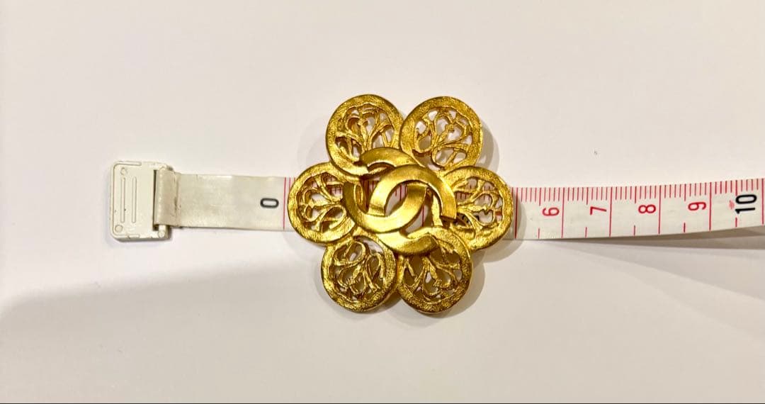 CHANEL ゴールド フラワーブローチ 箱付き
