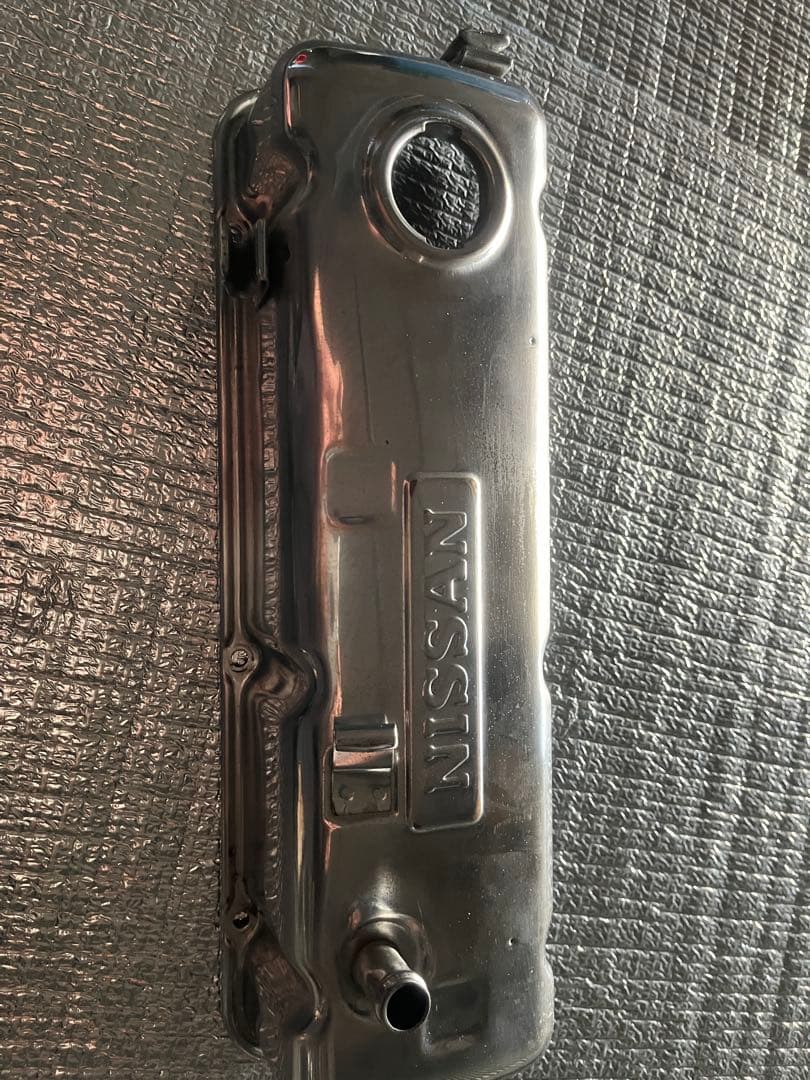 Nissan タペットカバー メッキ　サニトラ