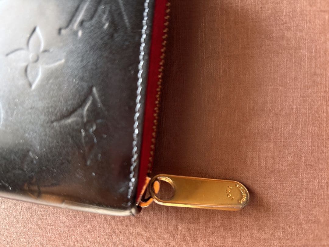 【美品】ルイヴィトン ヴェルニ ジッピーウォレット 長財布 ボルドー 赤 黒