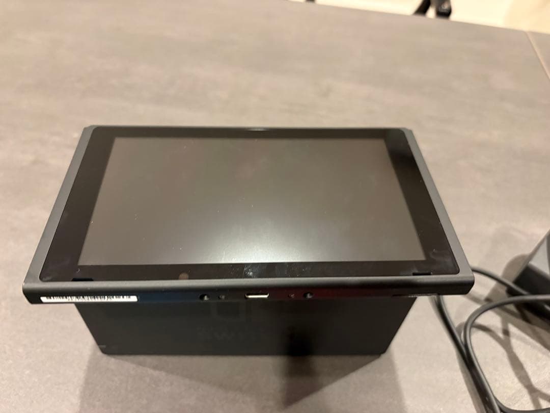 Nintendo Switch本体、Joy-Con付き