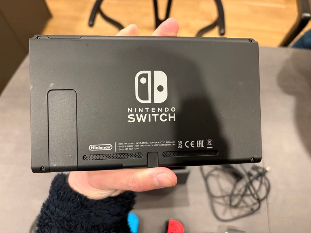 Nintendo Switch本体、Joy-Con付き