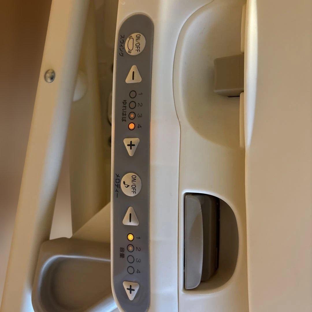 Combi ネムリラ４キャス AUTO SWING lotta電動ハイローチェア