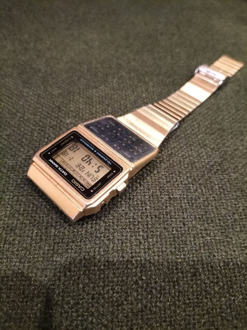 希少!!!CASIO DBC610ゴールド デジタル腕時計