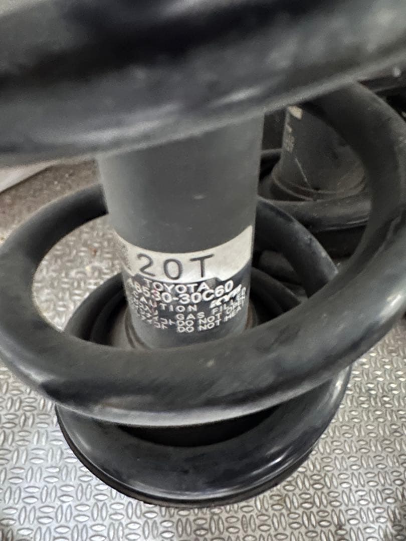 21クラウン純正サスペンション