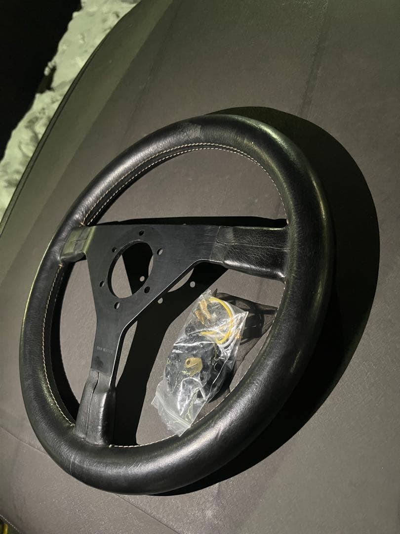 MOMO モモ ニキラウダ ステアリングNiki lauda 370