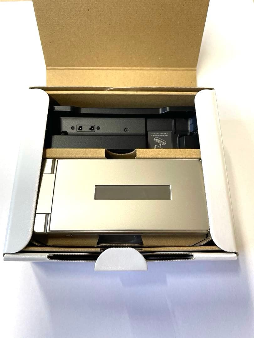 docomo AQUOS ケータイ SH-02L 本体 シルバー