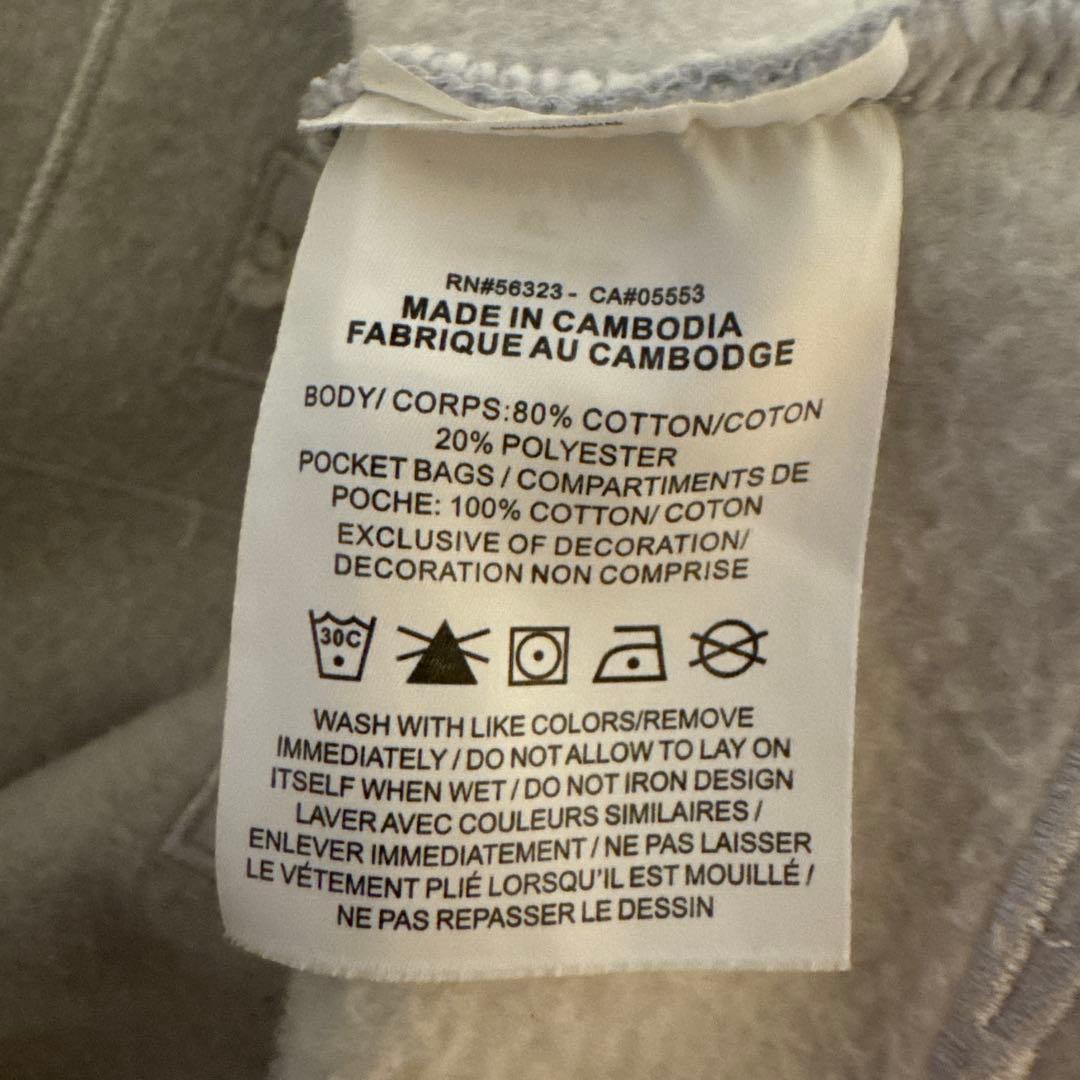 Supreme コラボレーション 刺繍入りクルーネック スウェット