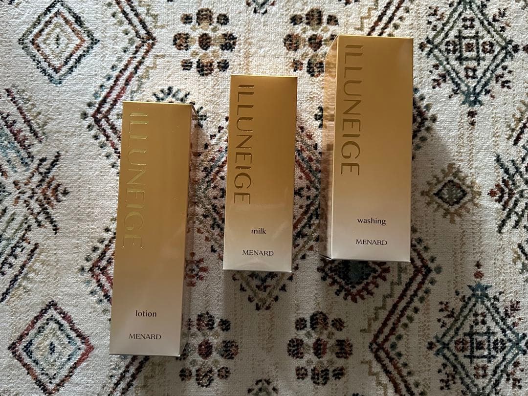 メナードイルネージュミルクローションとローションとウオッジング