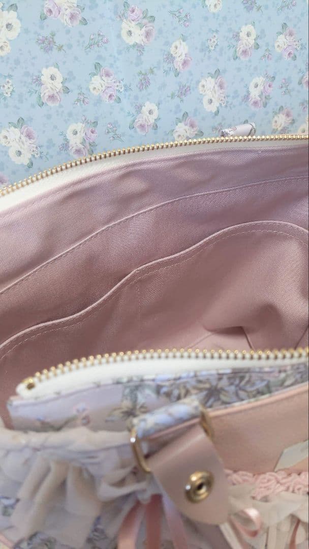 フリー出品　フリルが主役のフラップファスナー付トート　ミストラベンダー